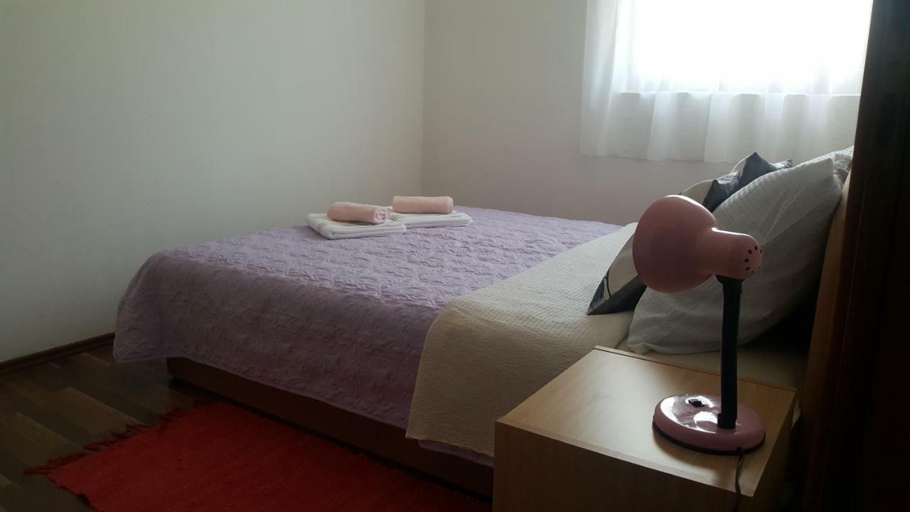 Apartman Nina Licko Petrovo Selo Exterior photo