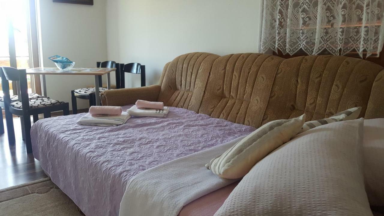 Apartman Nina Licko Petrovo Selo Exterior photo