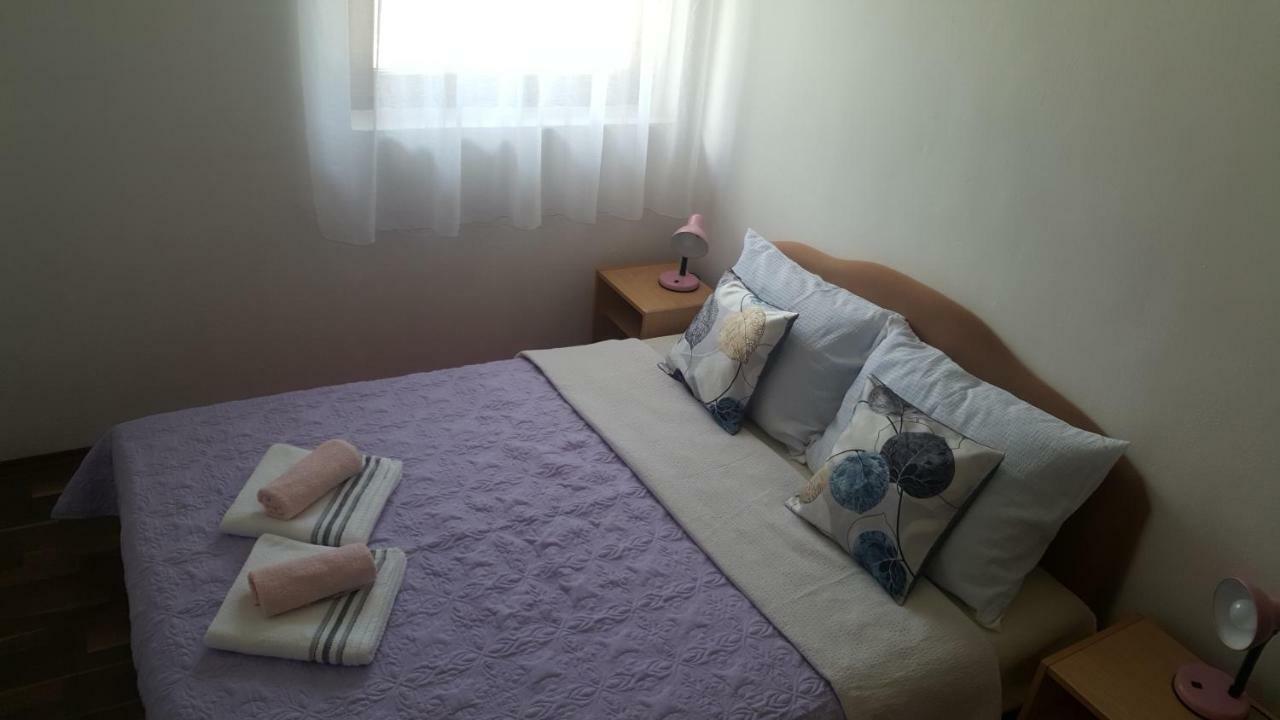 Apartman Nina Licko Petrovo Selo Exterior photo