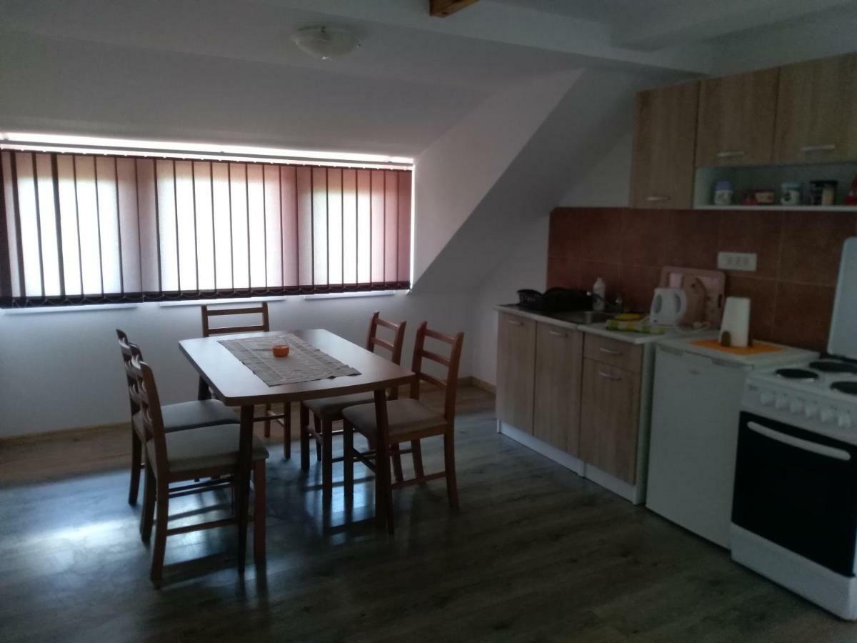 Apartman Nina Licko Petrovo Selo Exterior photo